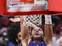 开云体育官方网站-公牛惊险击败76人，拉文绝杀锁胜局