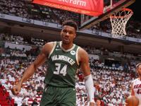 开云体育APP下载-雄鹿胜公牛，字母哥29分