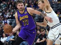 开云体育官方网站-包含湖人大胜掘金，詹姆斯轰30分的词条