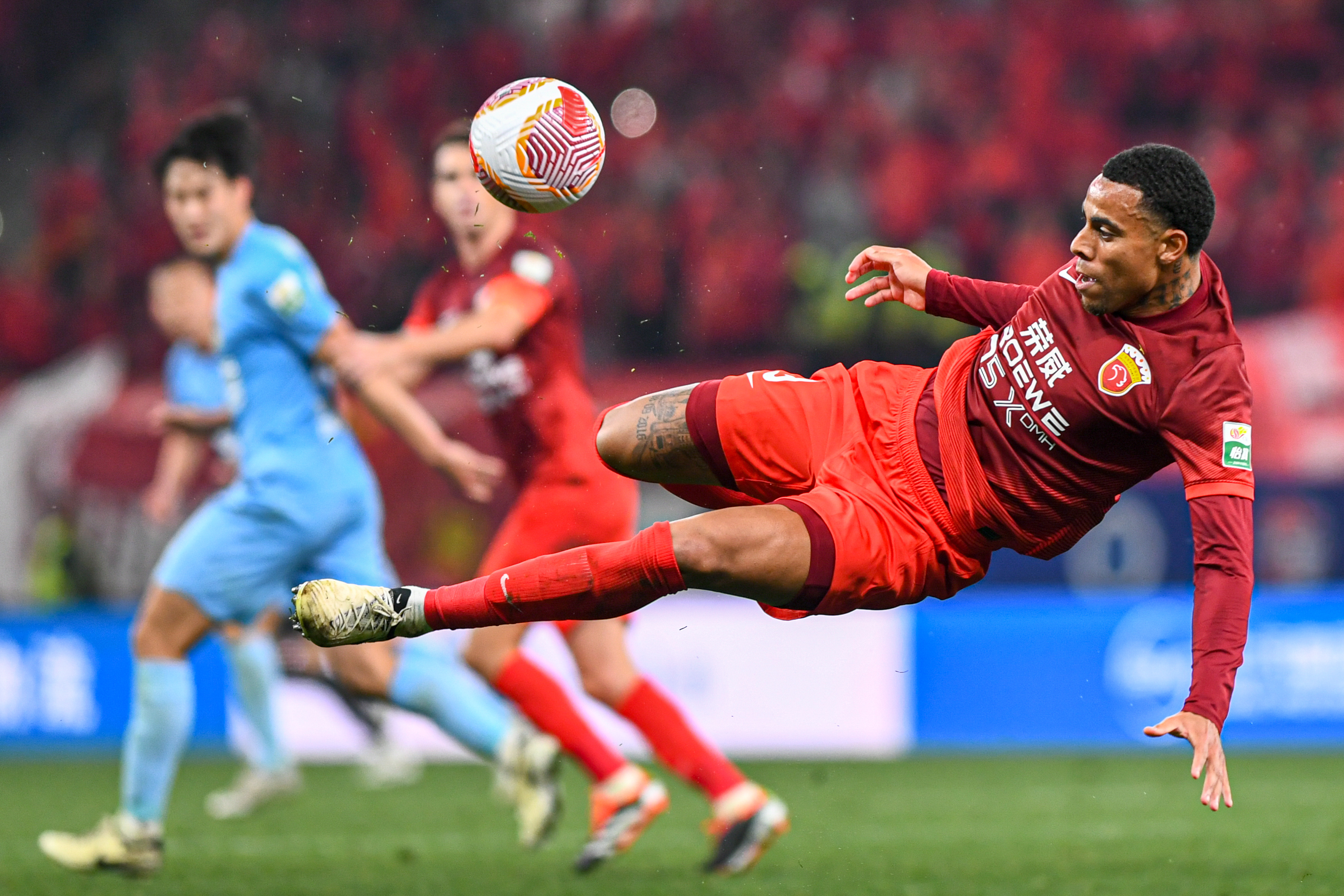 德国足球运动员发挥出色,取得巨大胜利 德国足球运动员发挥出色,取得巨大胜利