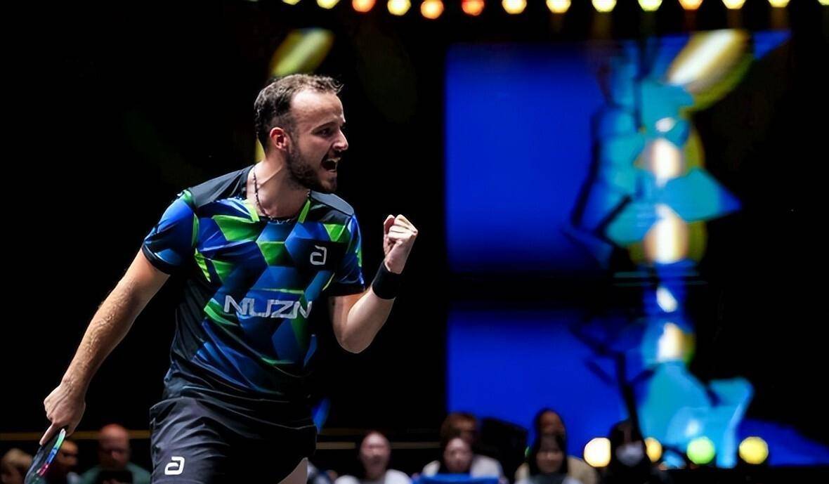 瑞典队员紧咬对手，最终晋级比赛