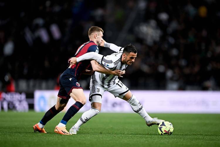 包含博洛尼亚客场击败罗马，取得宝贵三分的词条