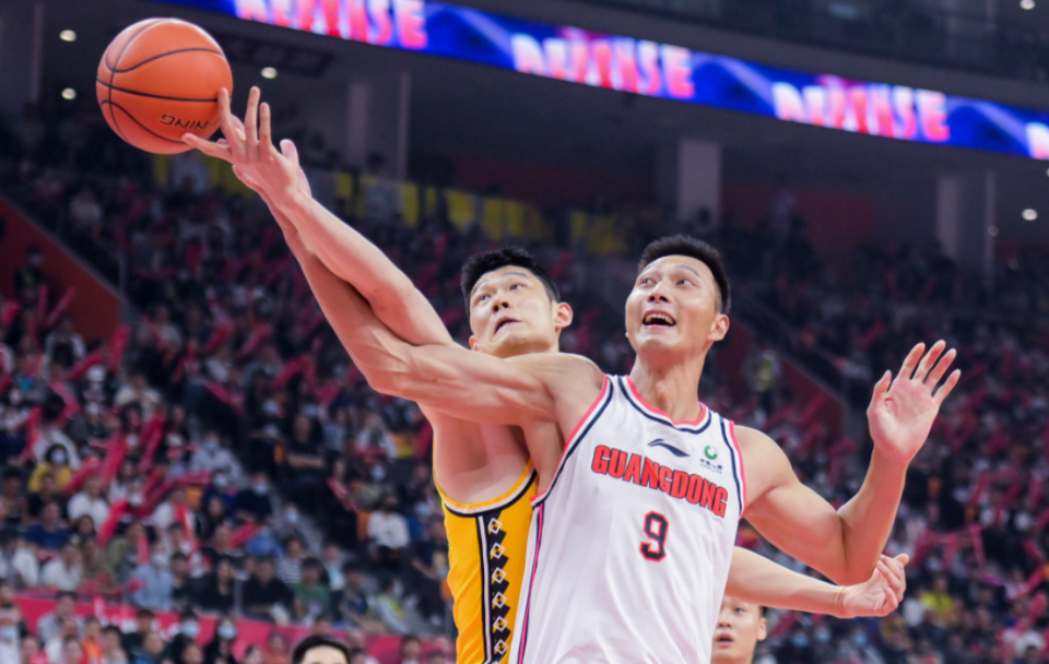 两队实力不相上下，胜负难料！