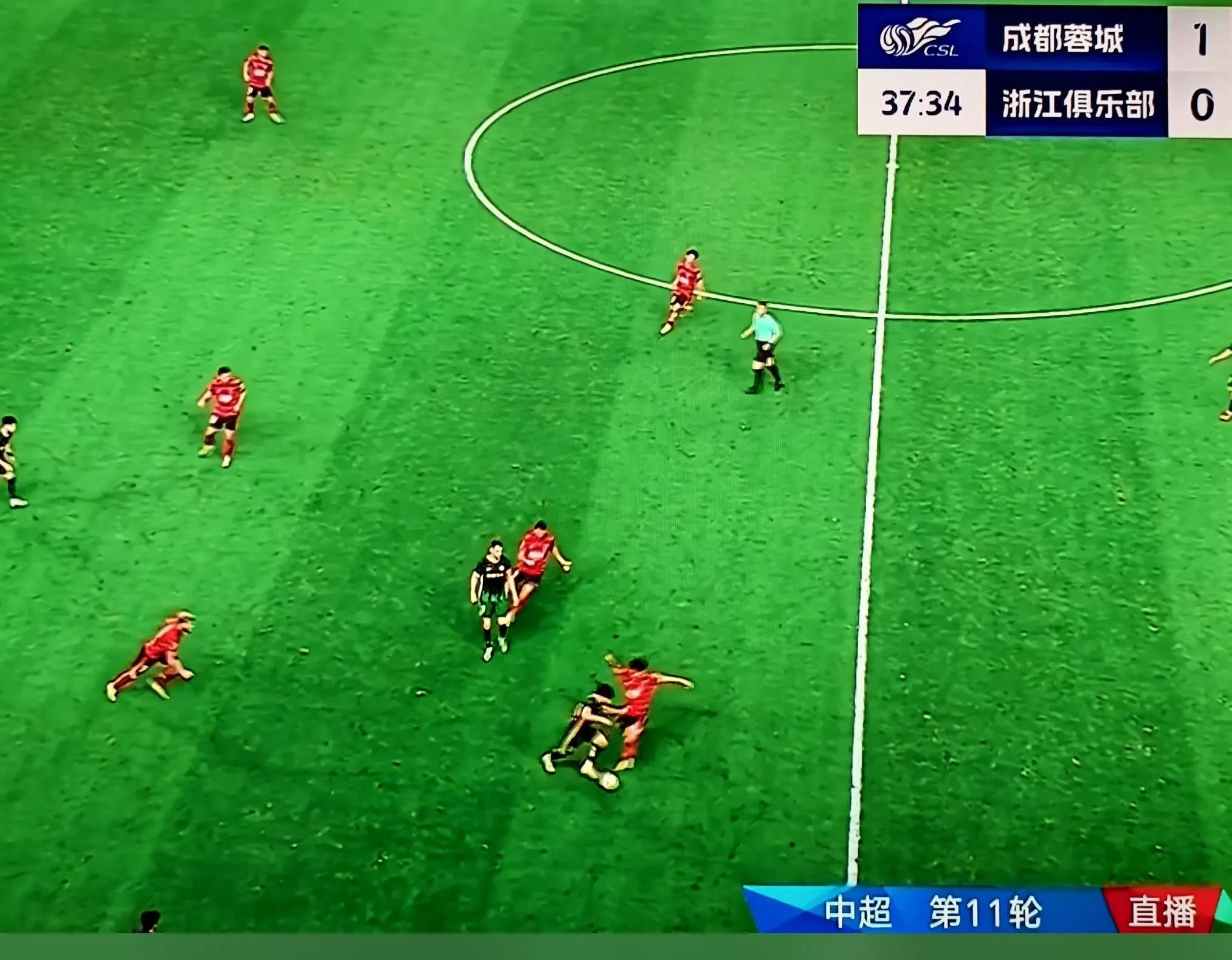 主力中场因伤离场,球队遇阻的简单介绍 主力中场因伤离场,球队遇阻的简单介绍