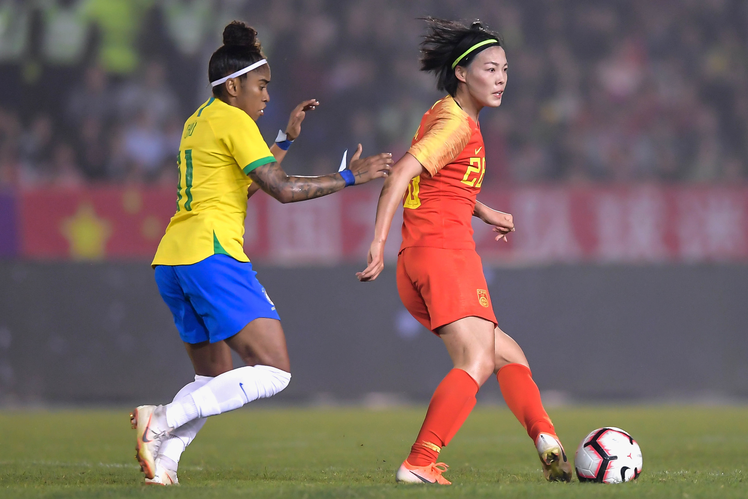 关于津巴布韦女足勇夺胜利，赢得全场掌声的信息