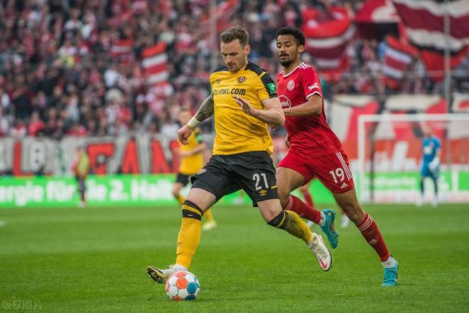 包含帕德博恩保持连胜,实力逐渐凸显的词条 包含帕德博恩保持连胜,实力逐渐凸显的词条