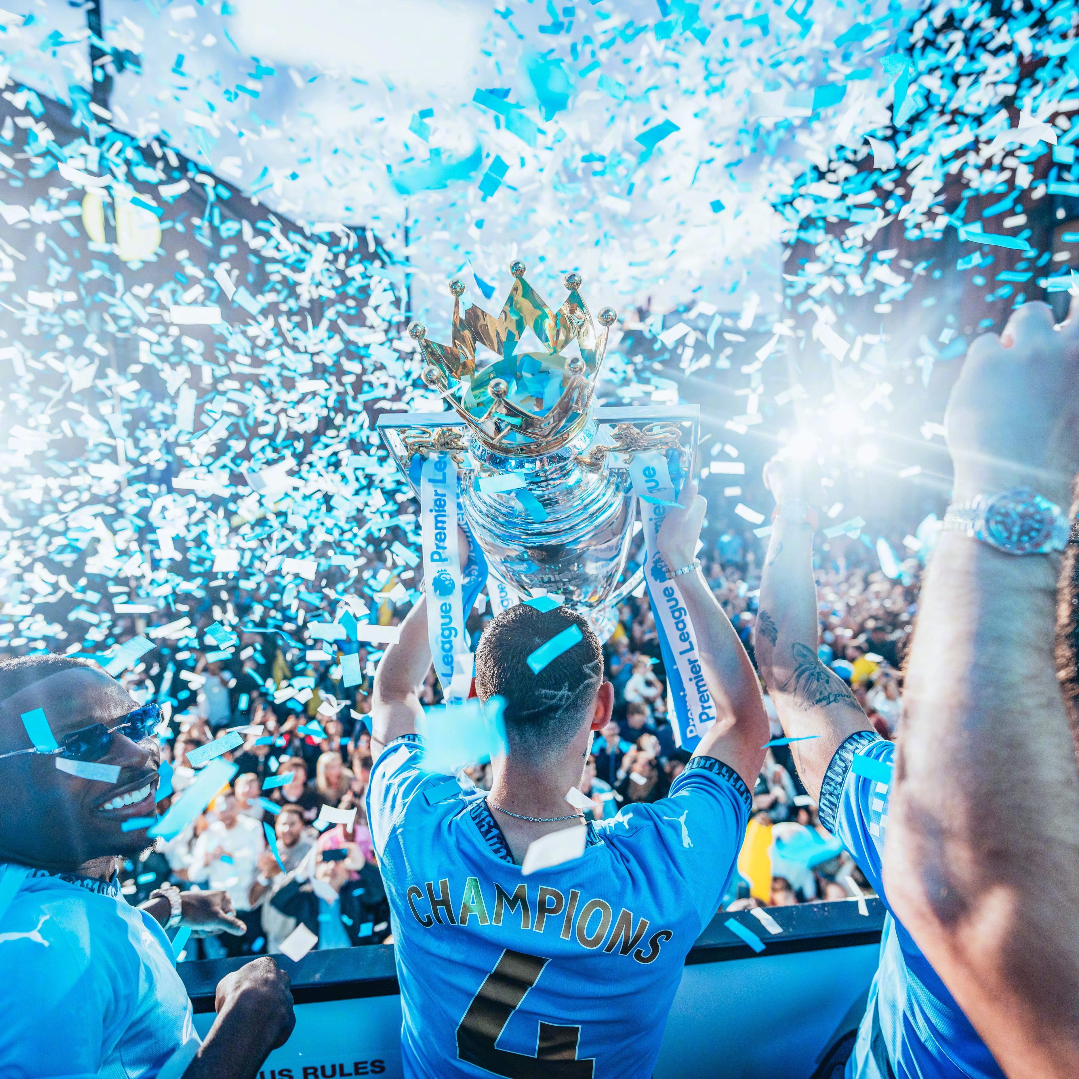 曼城主场告捷,继续领跑欧洲顶级联赛! 曼城主场告捷,继续领跑欧洲顶级联赛!