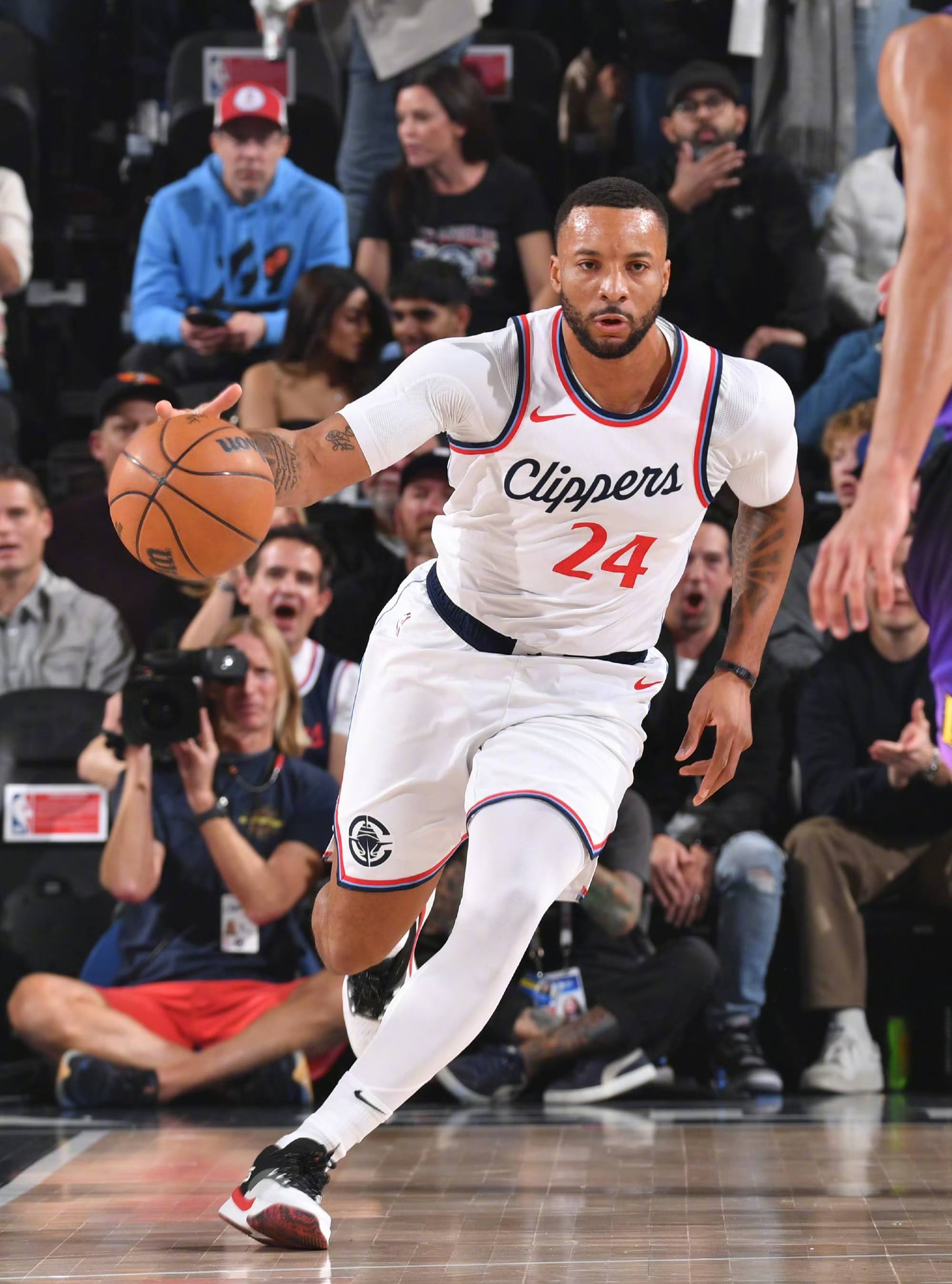 湖人大胜太阳，豪取五连胜