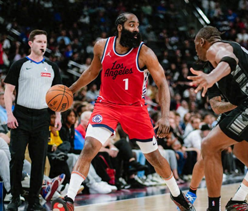 快船主场负于马刺,遭遇四连败 快船主场负于马刺,遭遇四连败