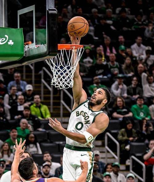 凯尔特人逆转雄鹿，主场绝胜对手