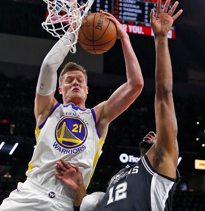 马刺战胜掘金，德罗赞状态回勇助球队获胜的简单介绍