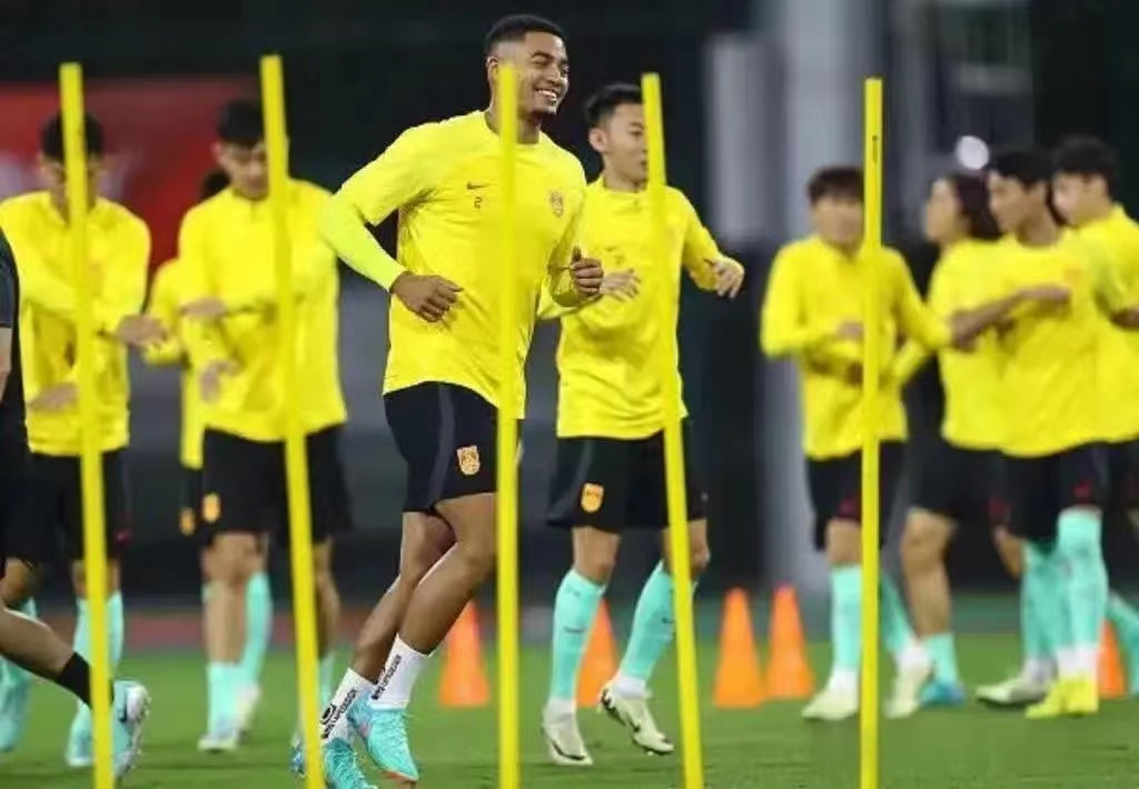 国足备战世预赛，主教练李铁领衔23人大名单