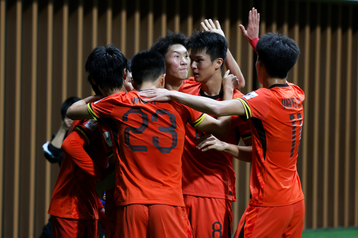 中国足球队在深圳备战亚洲杯预选赛