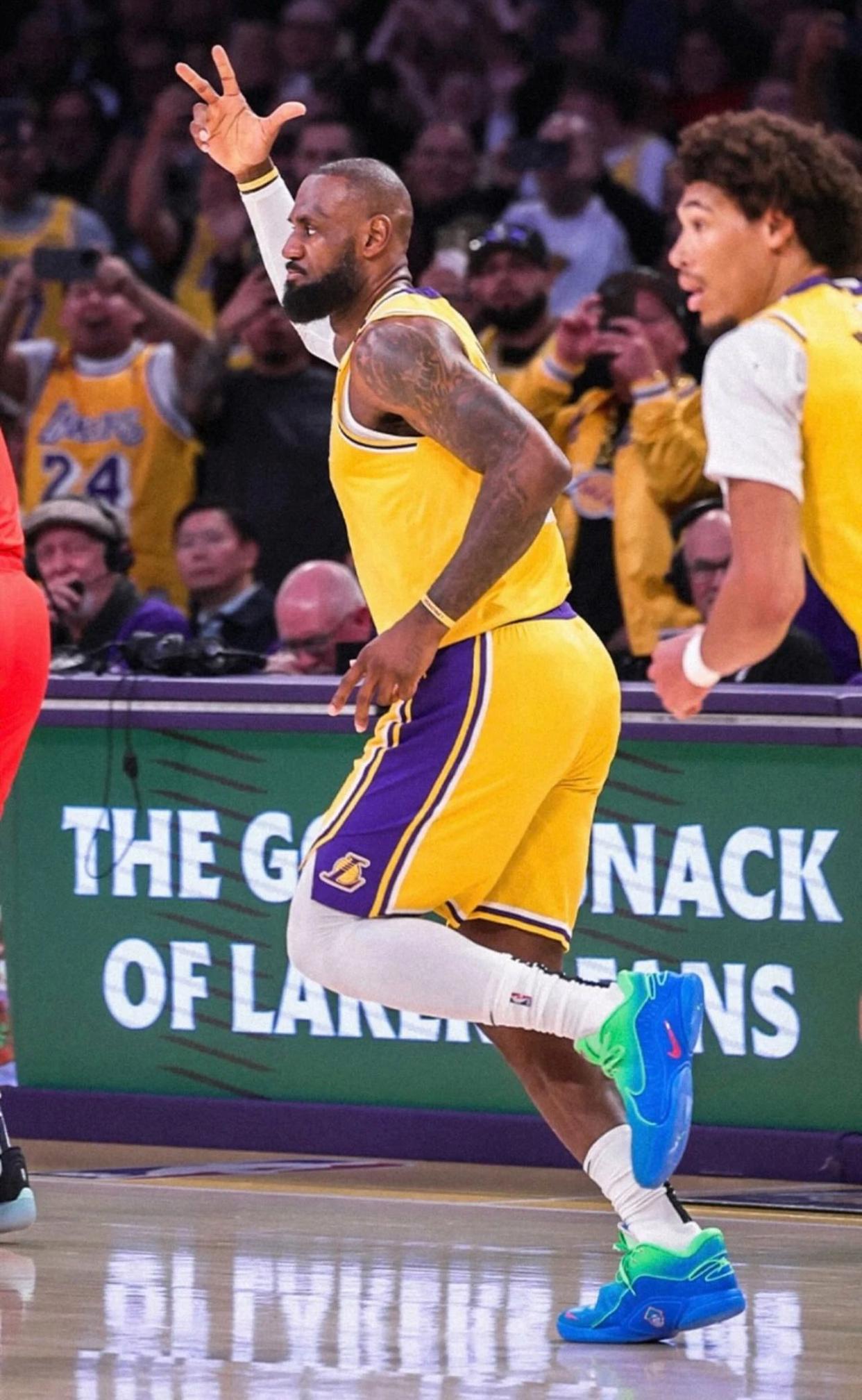 包含湖人大胜掘金,詹姆斯轰30分的词条 包含湖人大胜掘金,詹姆斯轰30分的词条