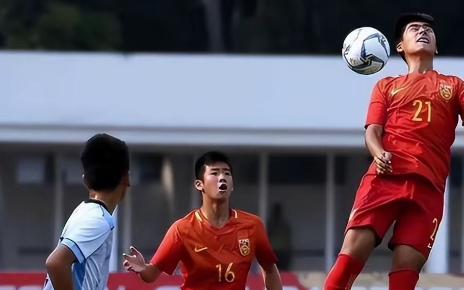 出色表现带领球队在比赛中获得胜利！