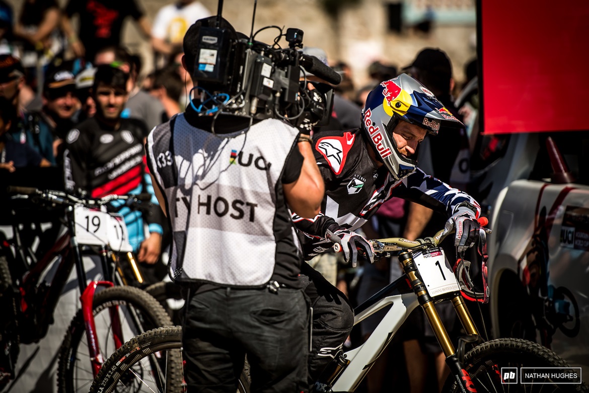 包含克罗地亚逆转波兰，奥亚尔萨瓦尔高光表现的词条